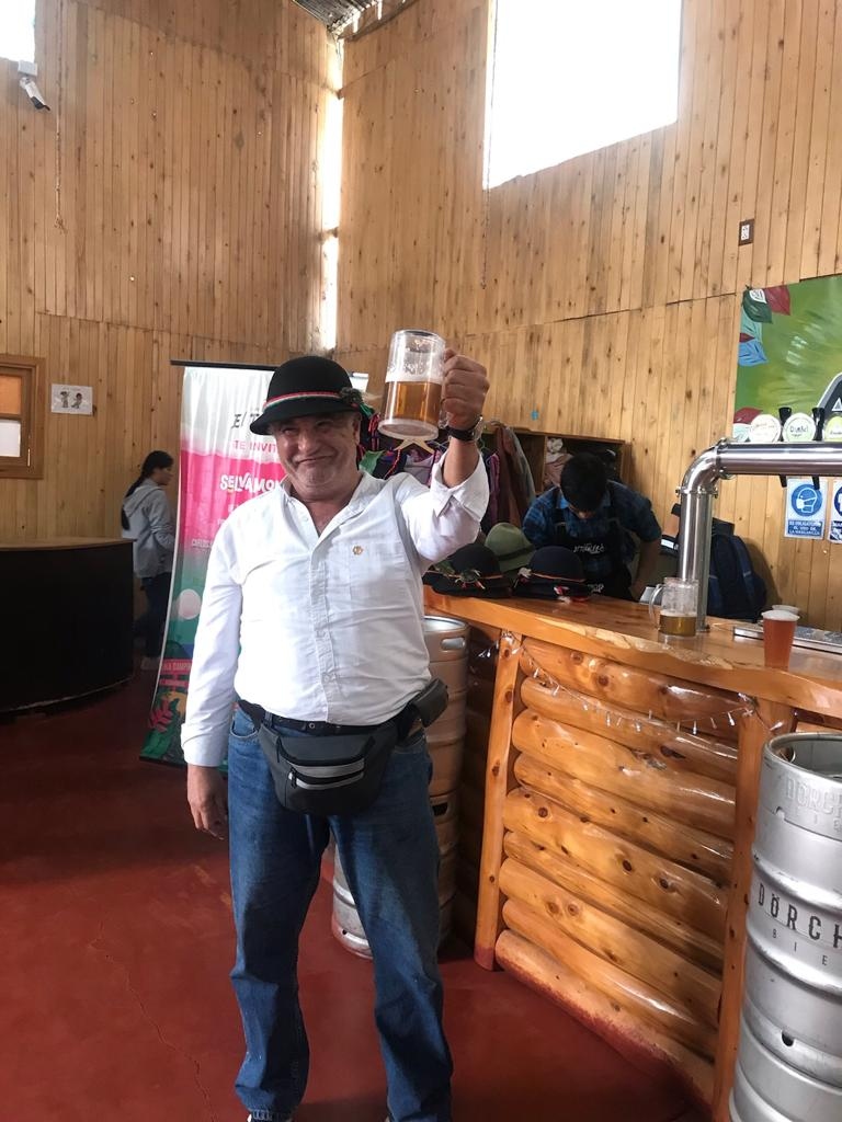 José con cerveza